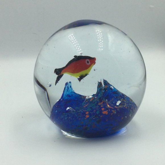 Blown Glass Paperweight Tropical Fish - Picture 6 of 6